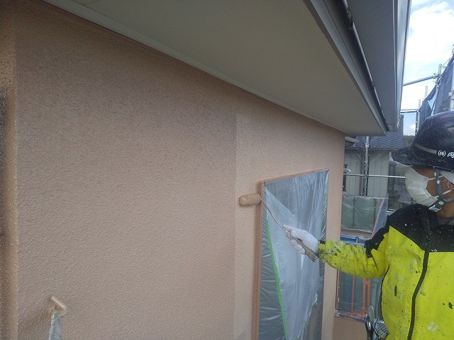外壁塗装上塗り工程